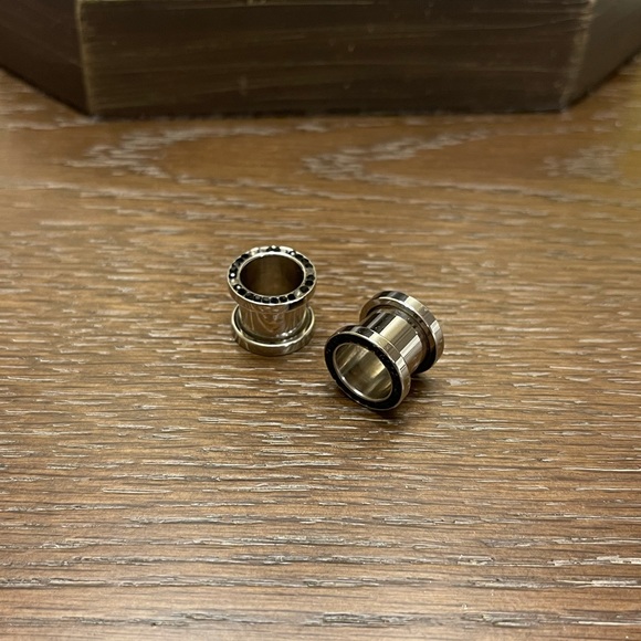 Jewelry - Cute black diamond 1/2” gauges